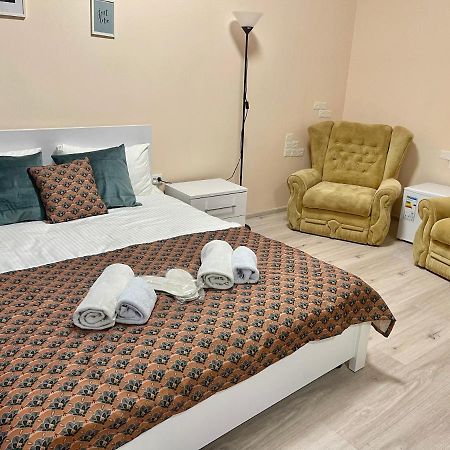 Chaplin Hotel Лвив Екстериор снимка