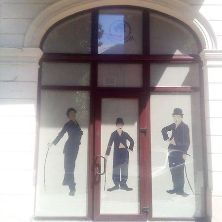 Chaplin Hotel Лвив Екстериор снимка