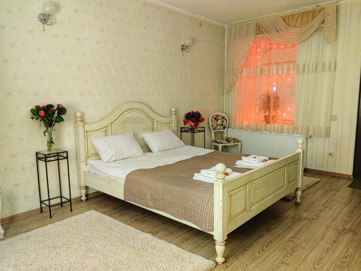 Chaplin Hotel Лвив Екстериор снимка