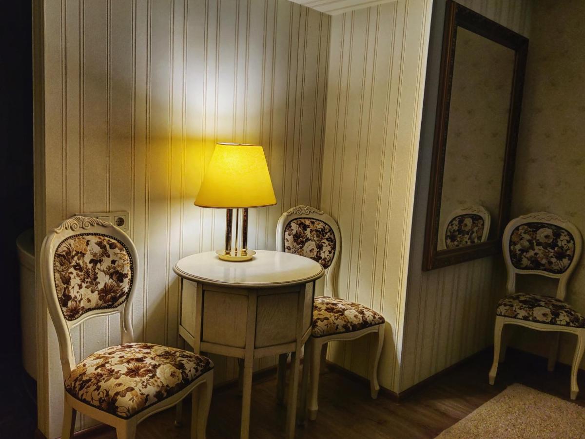 Chaplin Hotel Лвив Екстериор снимка
