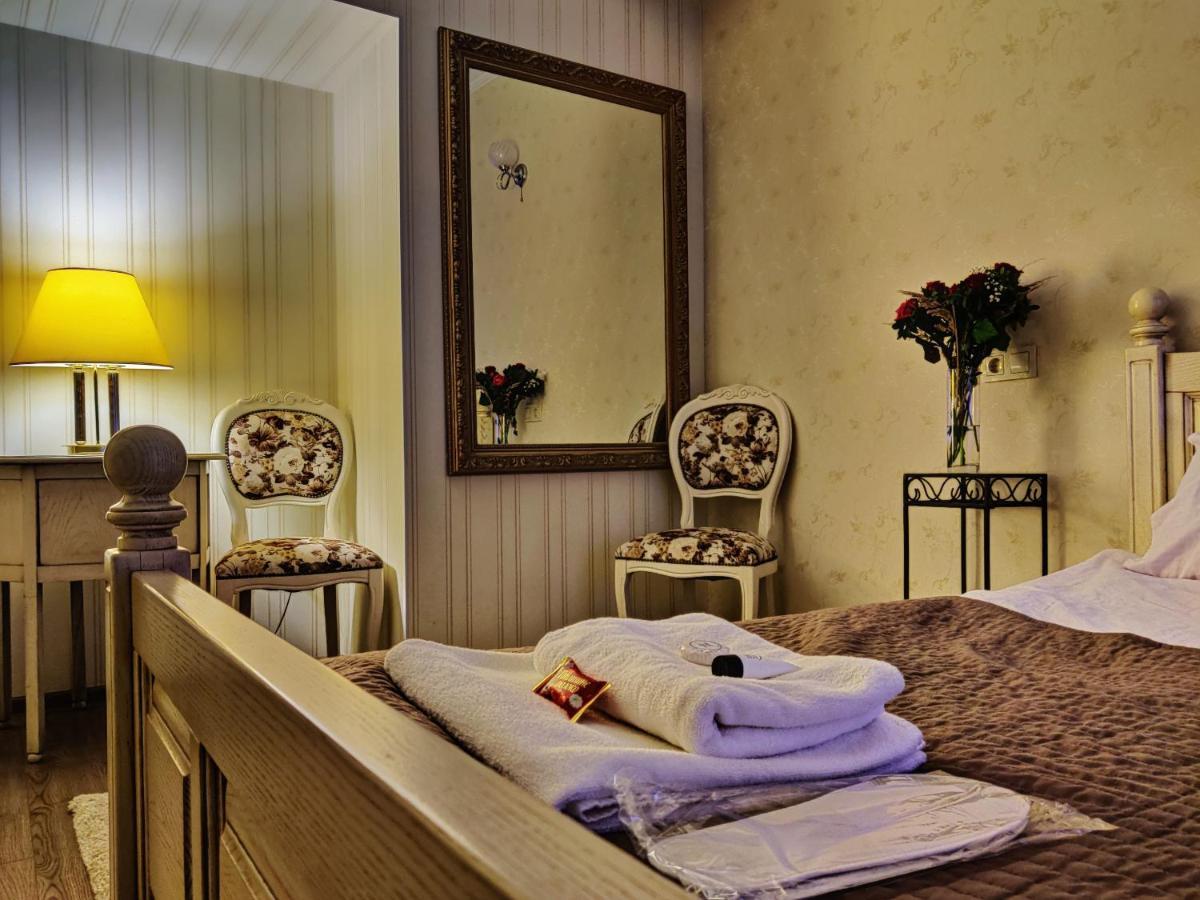 Chaplin Hotel Лвив Екстериор снимка