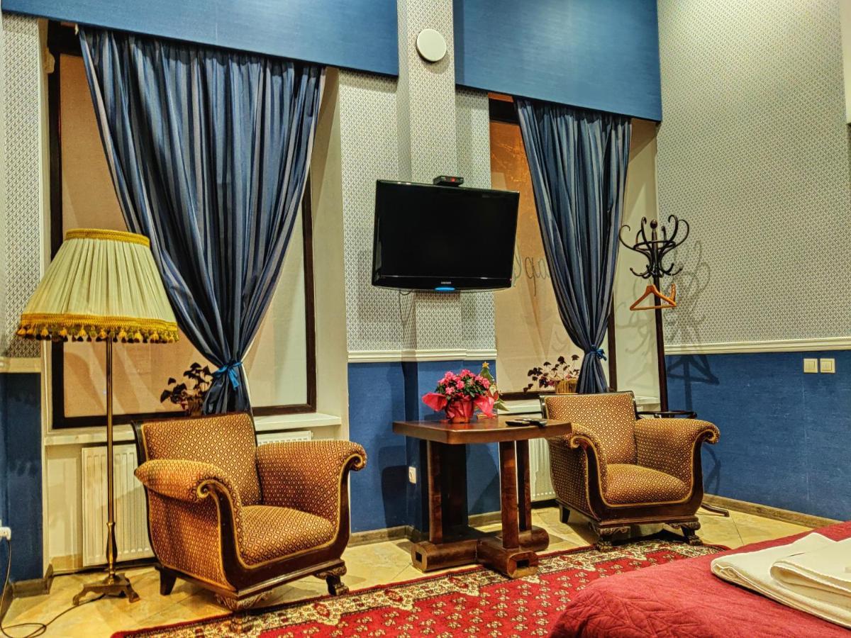 Chaplin Hotel Лвив Екстериор снимка