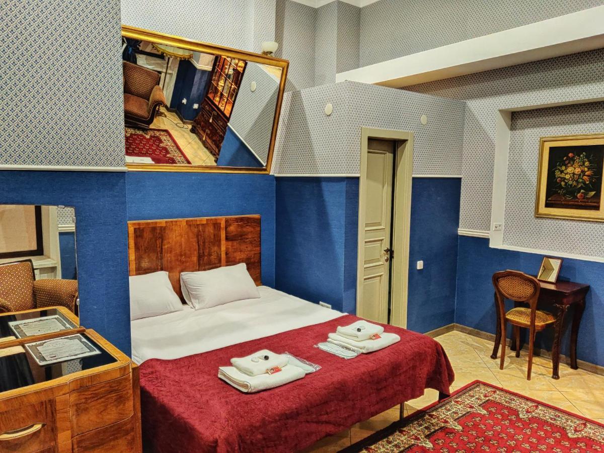 Chaplin Hotel Лвив Екстериор снимка