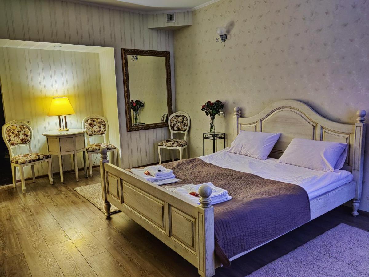 Chaplin Hotel Лвив Екстериор снимка