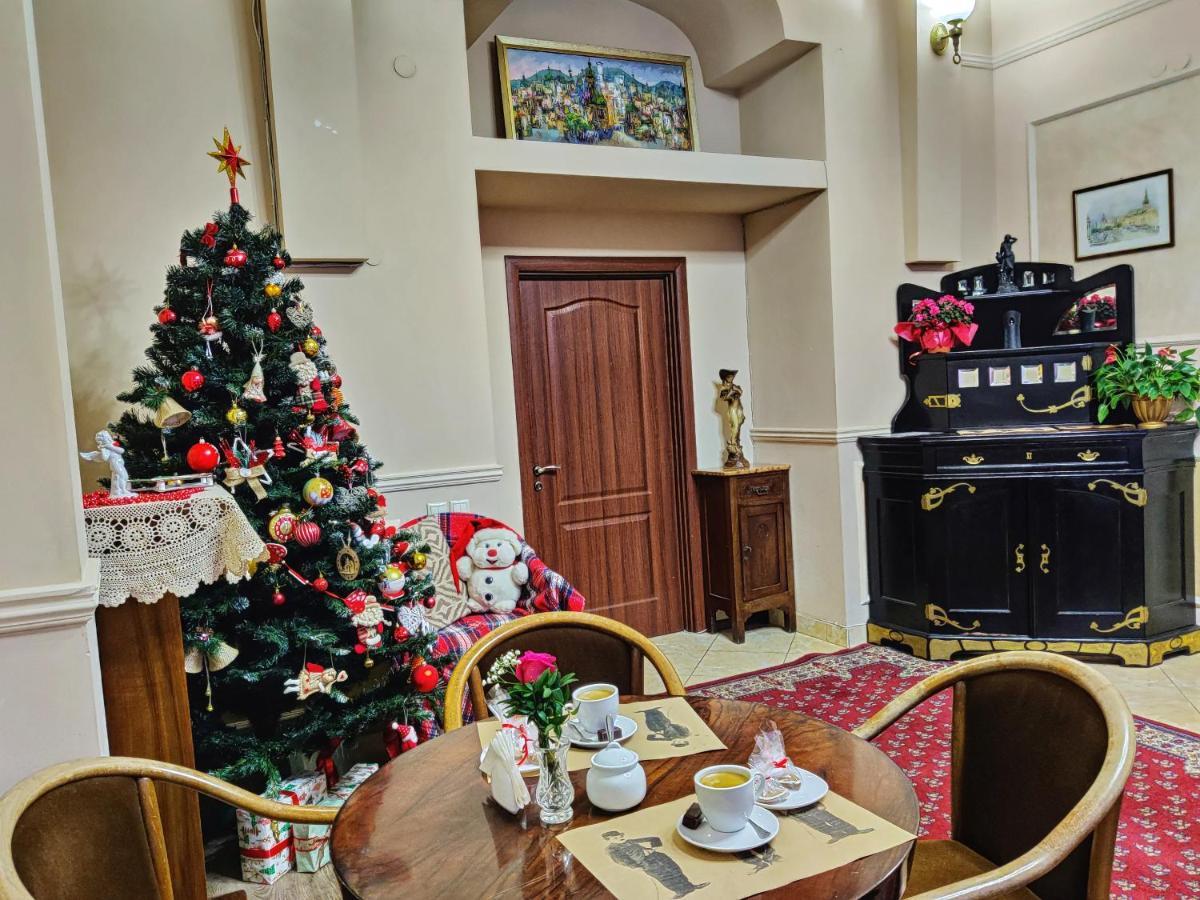 Chaplin Hotel Лвив Екстериор снимка
