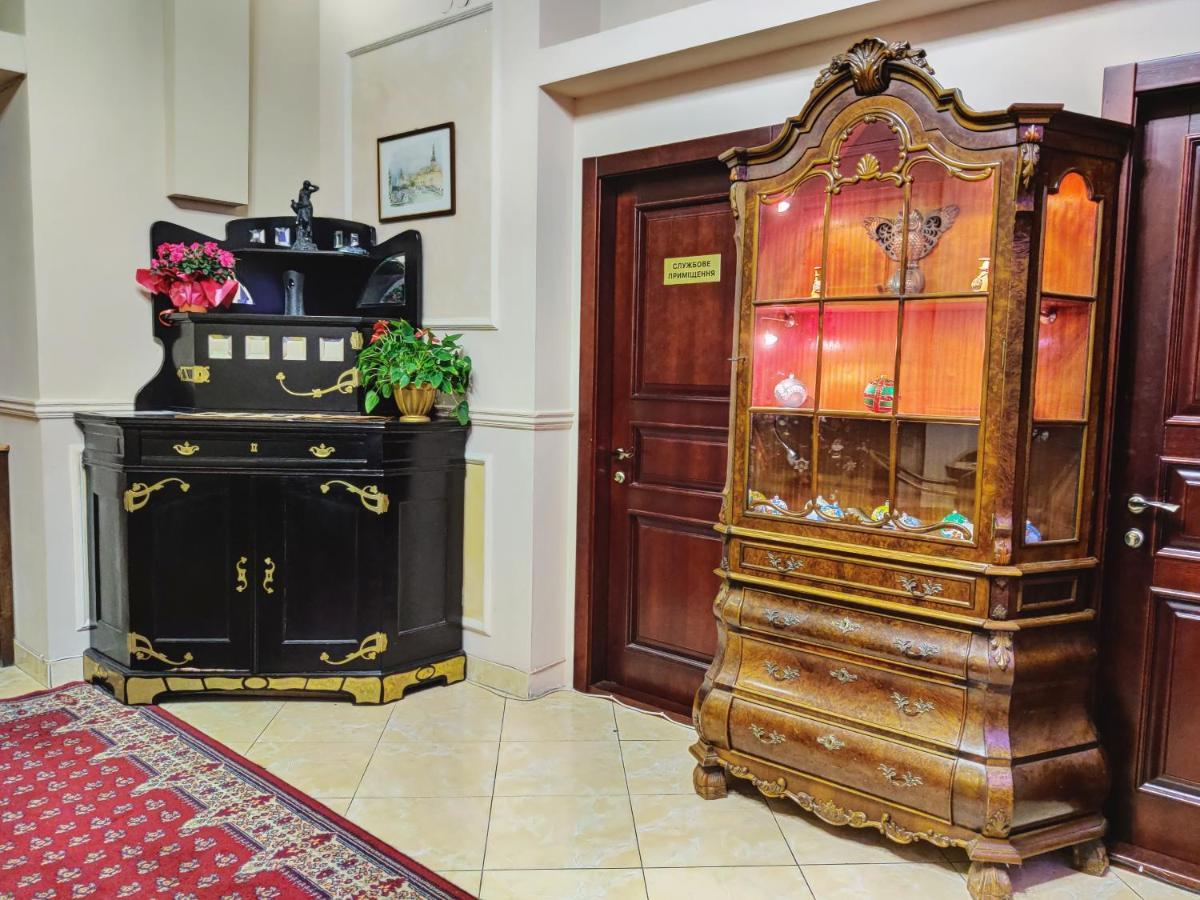 Chaplin Hotel Лвив Екстериор снимка