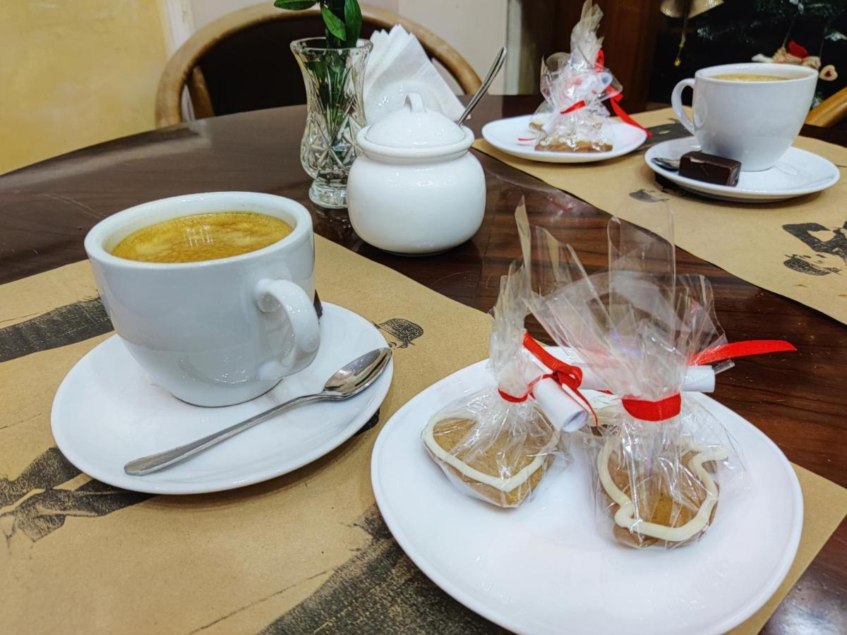Chaplin Hotel Лвив Екстериор снимка
