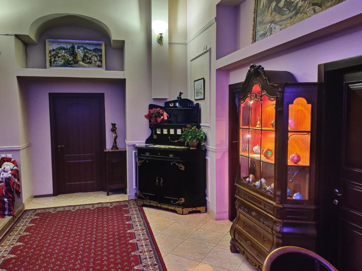 Chaplin Hotel Лвив Екстериор снимка