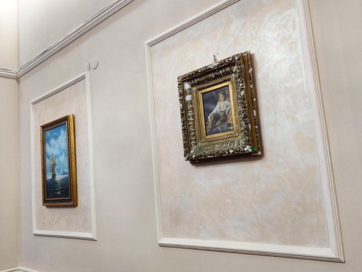 Chaplin Hotel Лвив Екстериор снимка