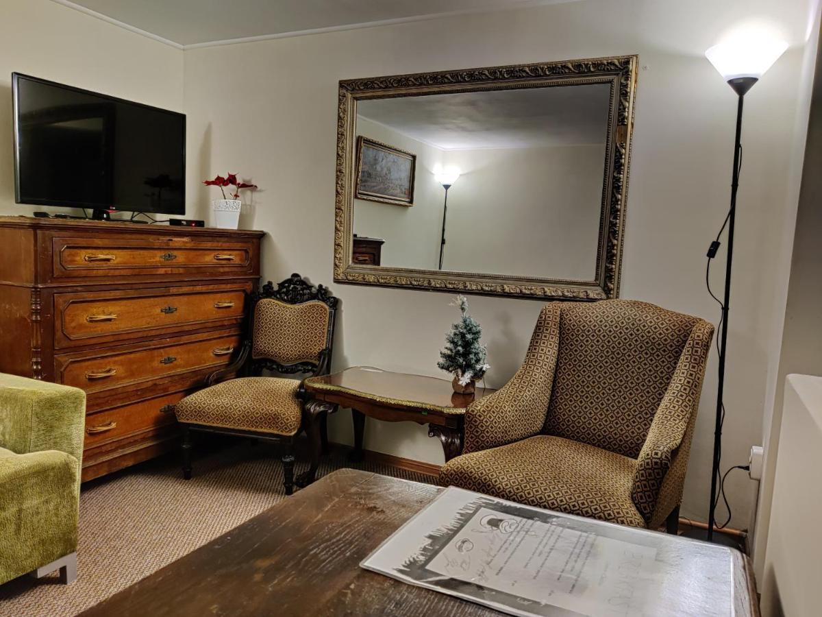 Chaplin Hotel Лвив Екстериор снимка