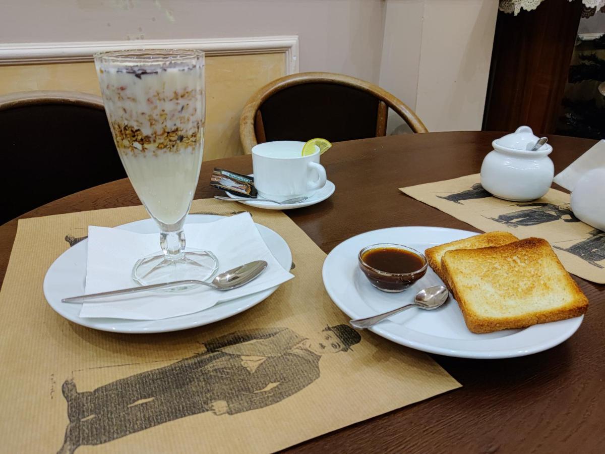 Chaplin Hotel Лвив Екстериор снимка
