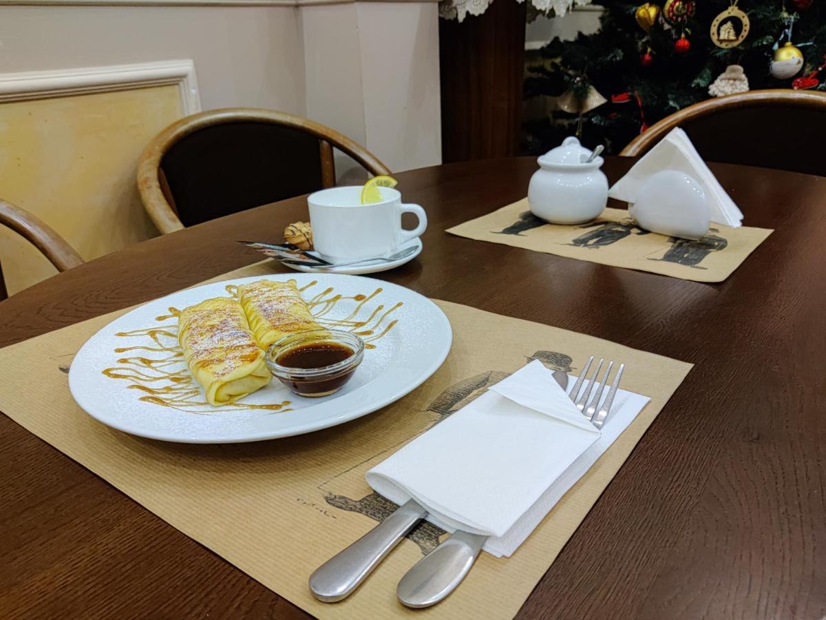 Chaplin Hotel Лвив Екстериор снимка