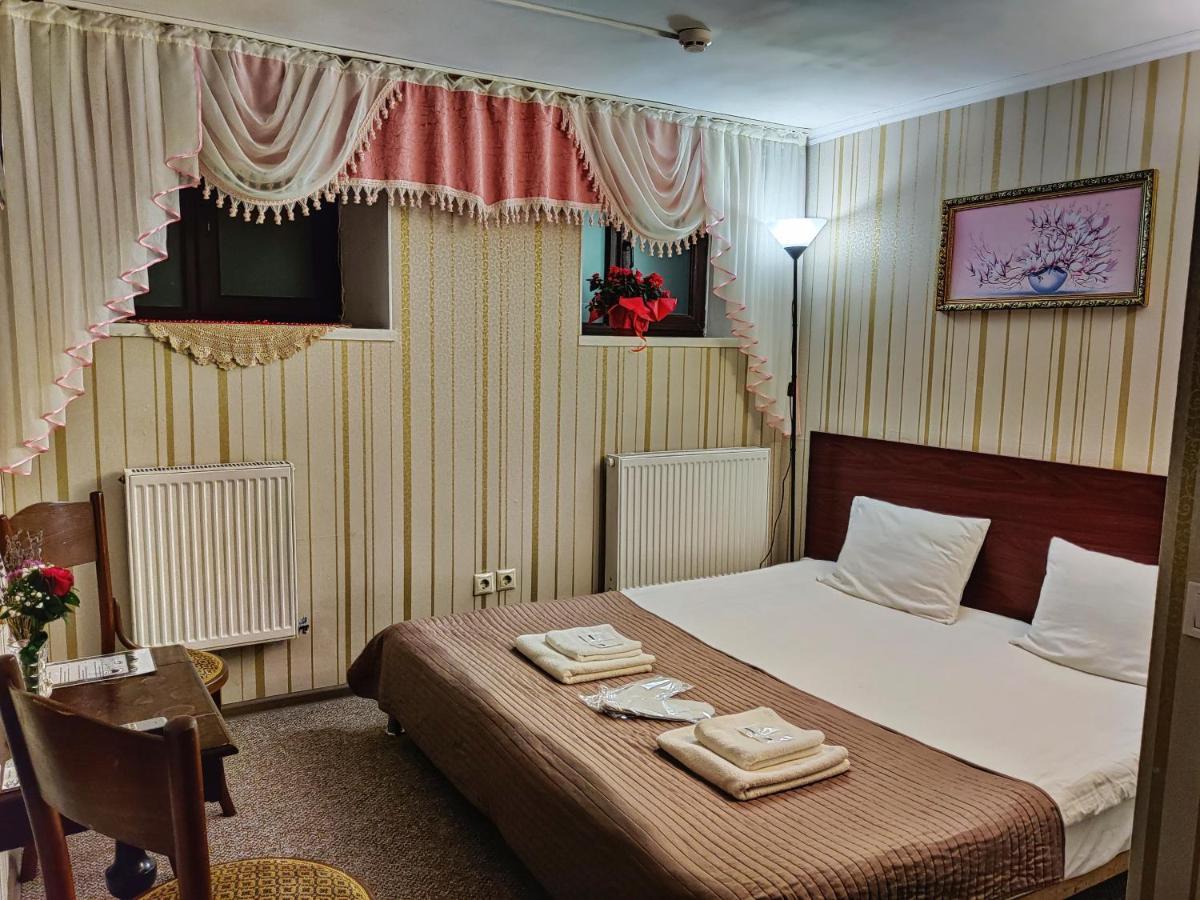 Chaplin Hotel Лвив Екстериор снимка