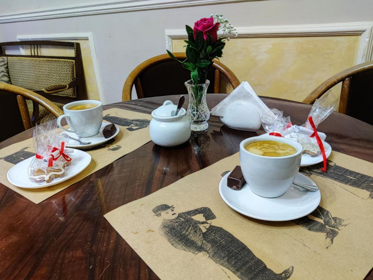 Chaplin Hotel Лвив Екстериор снимка