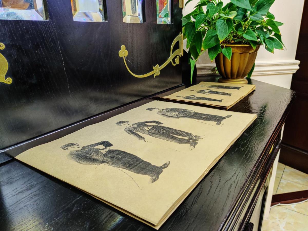 Chaplin Hotel Лвив Екстериор снимка
