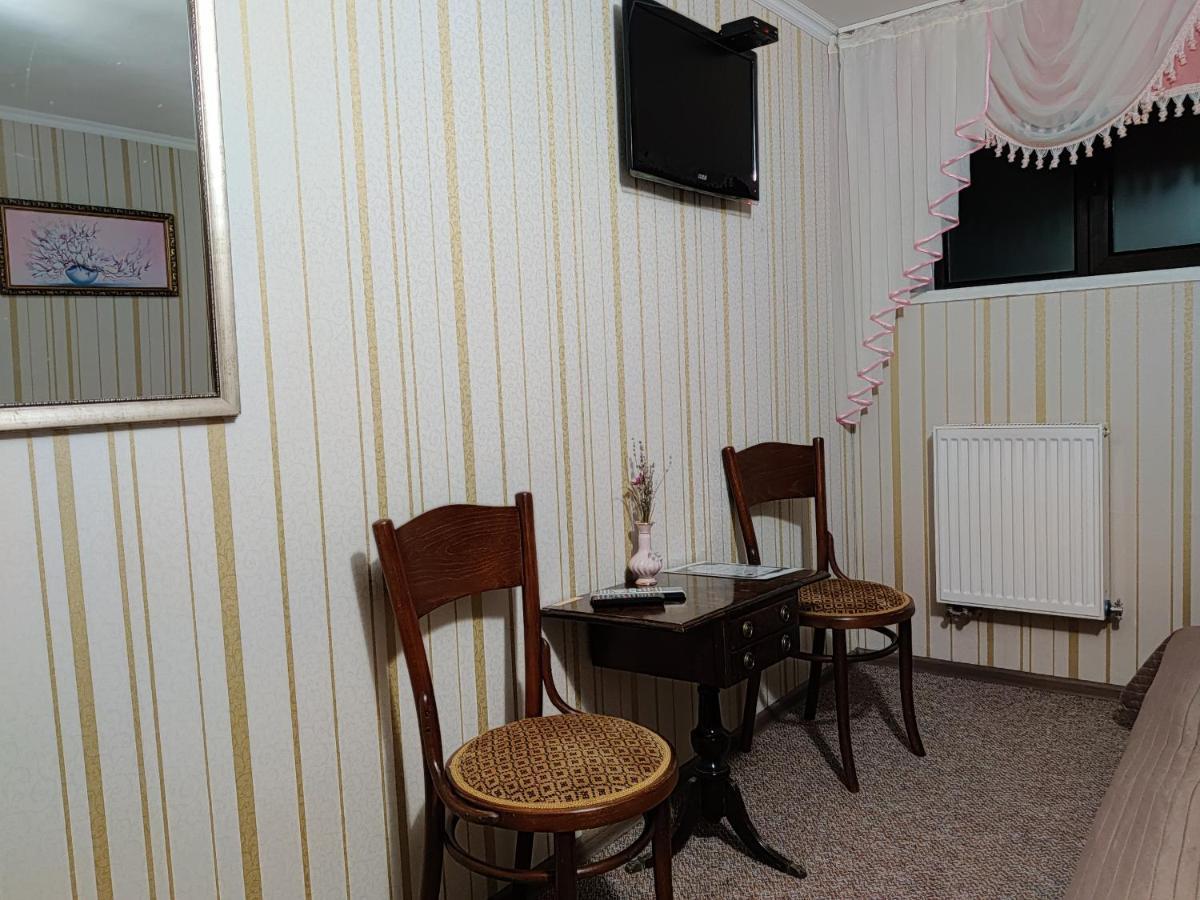 Chaplin Hotel Лвив Екстериор снимка