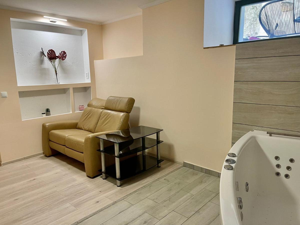 Chaplin Hotel Лвив Екстериор снимка