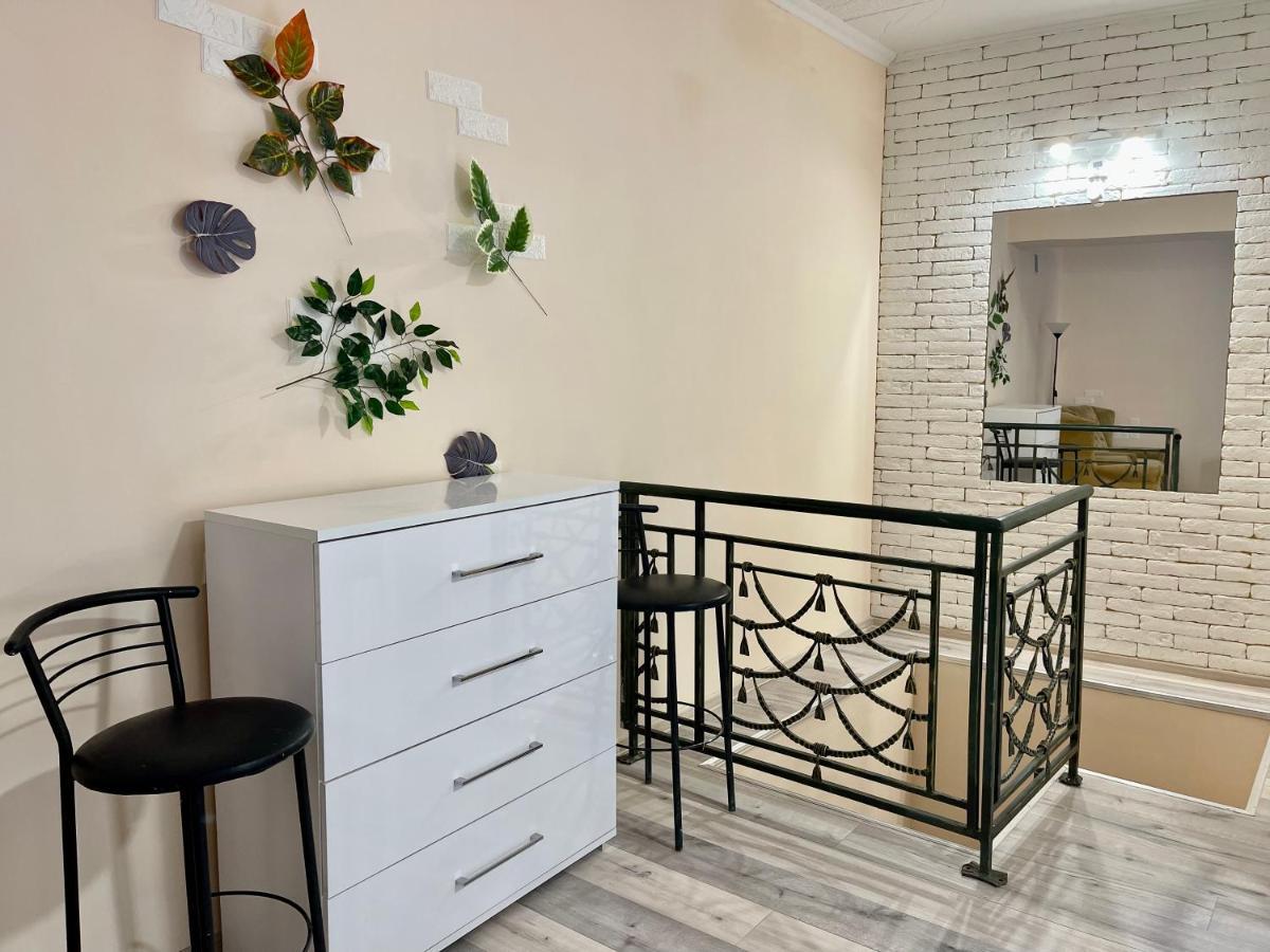 Chaplin Hotel Лвив Екстериор снимка